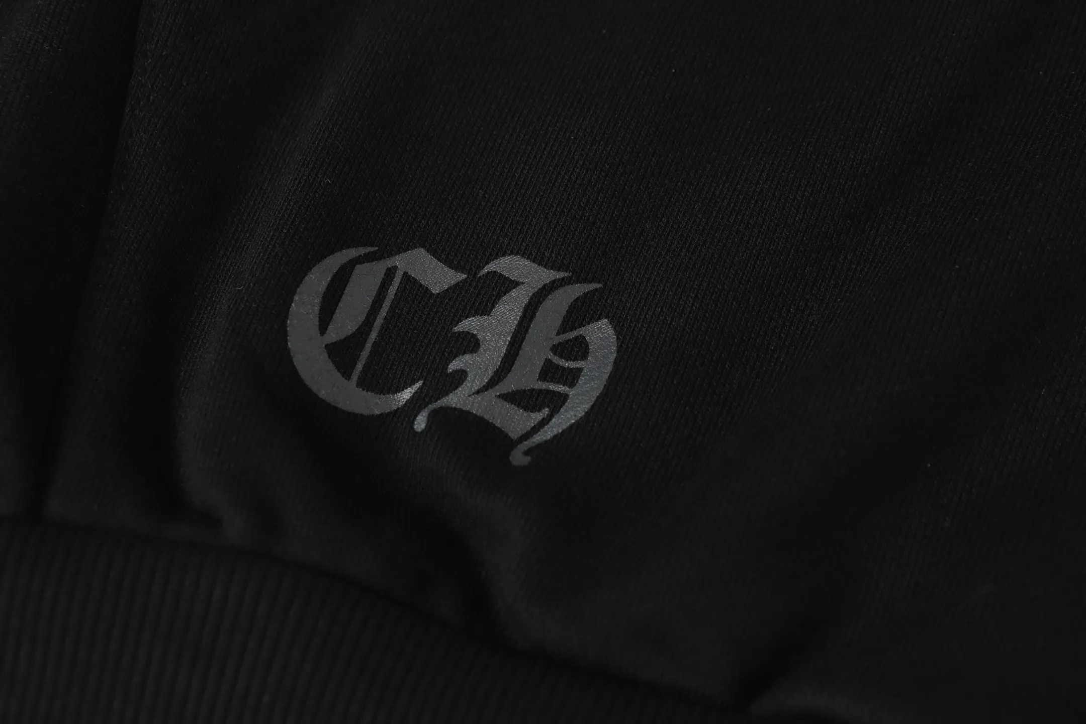 P240 #K27 cross-border model. If you are pursuing quality, please do not place an order. -Chrome Hearts/Chrome Hearts Sanskrit printed zipper sweatshirt cardigan jacket -High weight, high density and high quality. The wool is soft, delicate and skin-friendly. It feels soft and silky. It has excellent warmth and skin-friendly properties. S M L XL